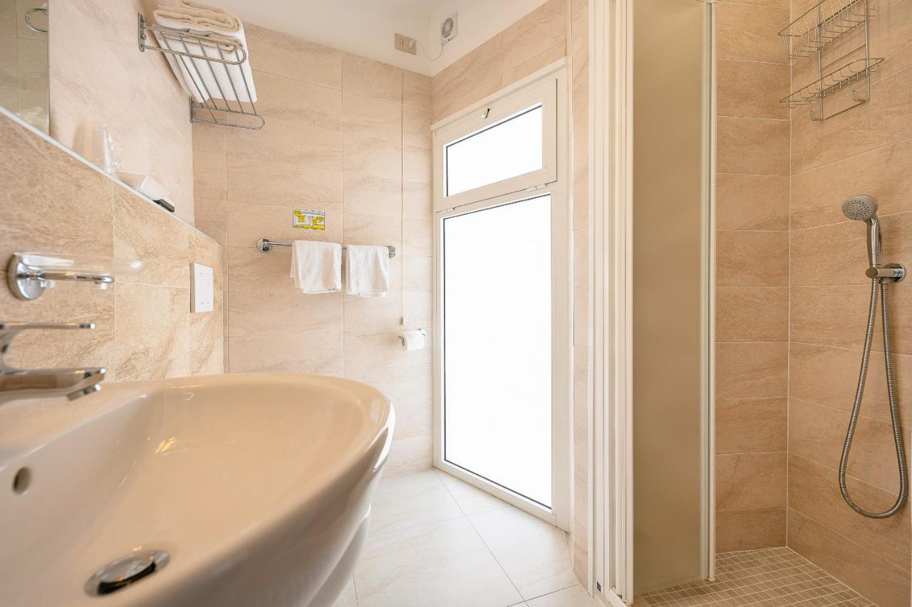 Hotel Adria Sul Mare กาออร์เล ภายนอก รูปภาพ